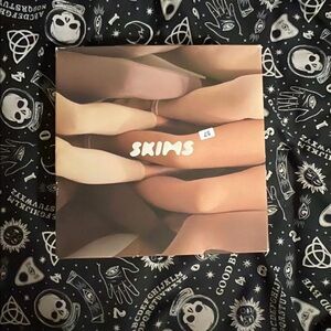 NWT SKIMS sculpting legging